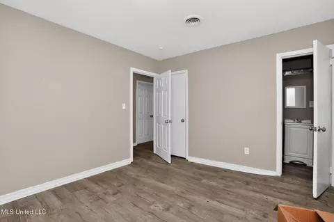 Bedroom - 227 Queen Anne Ln, Jackson, MS 39209 photo 2 of 3