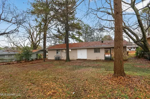 Exterior - 227 Queen Anne Ln, Jackson, MS 39209 photo 6 of 7