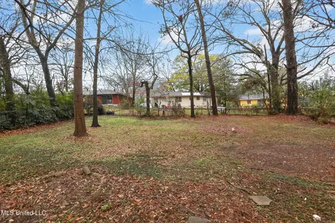 Exterior - 227 Queen Anne Ln, Jackson, MS 39209 photo 5 of 7