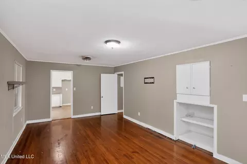 Living - 945 Valencia St, Jackson, MS 39204 photo 5 of 5