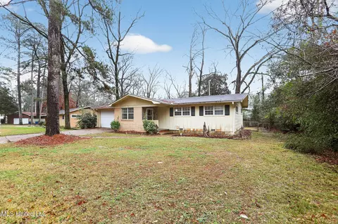 Exterior - 945 Valencia St, Jackson, MS 39204 photo 2 of 7