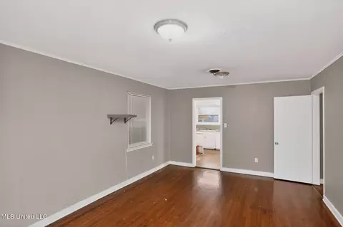 Living - 945 Valencia St, Jackson, MS 39204 photo 2 of 5