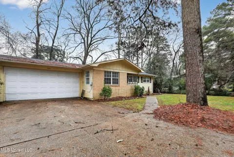 Exterior - 945 Valencia St, Jackson, MS 39204 photo 1 of 7
