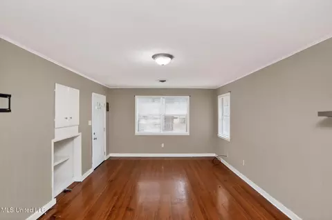 Living - 945 Valencia St, Jackson, MS 39204 photo 3 of 5