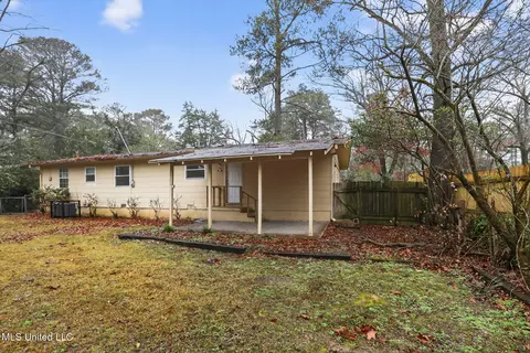 Exterior - 945 Valencia St, Jackson, MS 39204 photo 5 of 7