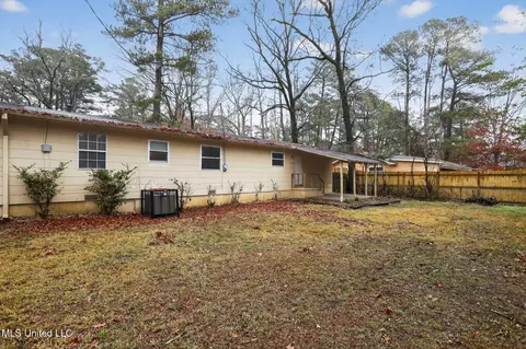 Exterior - 945 Valencia St, Jackson, MS 39204 photo 6 of 7