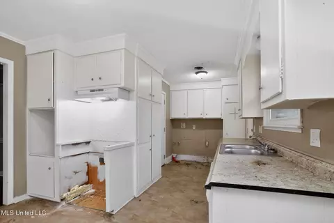 Kitchen - 945 Valencia St, Jackson, MS 39204 photo 1 of 2