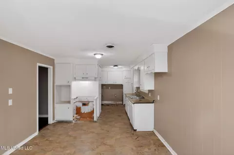 Entry Way - 945 Valencia St, Jackson, MS 39204 photo 1 of 1