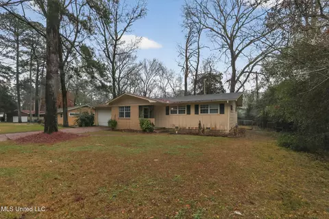 Exterior - 945 Valencia St, Jackson, MS 39204 photo 4 of 7