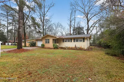 Exterior - 945 Valencia St, Jackson, MS 39204 photo 3 of 7