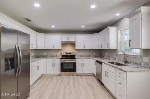 Kitchen - 6590 Dummy Line Rd, Picayune, MS 39466 photo 1 of 2