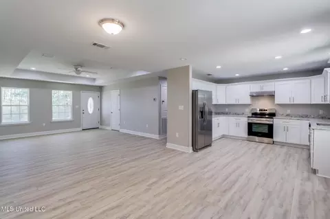 Living - 6590 Dummy Line Rd, Picayune, MS 39466 photo 4 of 4