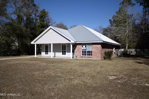 908 Edna St, Waveland, MS 39576