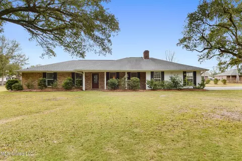 530 Bismark St, Bay Saint Louis, MS 39520
