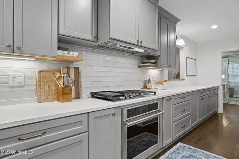 Kitchen - 4359 Brook Dr, Jackson, MS 39206 photo 4 of 8