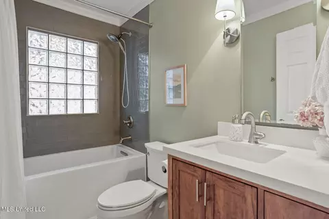 Bath - 4359 Brook Dr, Jackson, MS 39206 photo 3 of 3