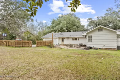 Exterior - 4359 Brook Dr, Jackson, MS 39206 photo 6 of 7
