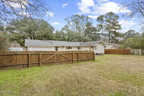 Exterior - 4359 Brook Dr, Jackson, MS 39206 photo 5 of 7