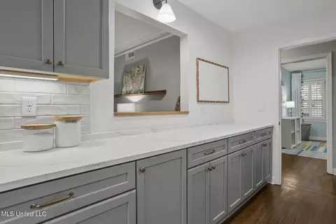 Entry Way - 4359 Brook Dr, Jackson, MS 39206 photo 1 of 1