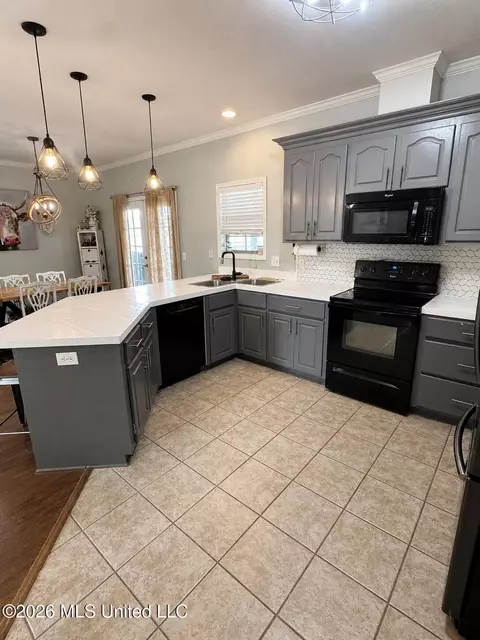 Kitchen - 332 Towne St, Brandon, MS 39042 photo 3 of 3