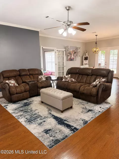 Living - 332 Towne St, Brandon, MS 39042 photo 2 of 2