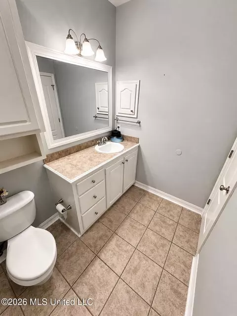 Bath - 332 Towne St, Brandon, MS 39042 photo 1 of 6