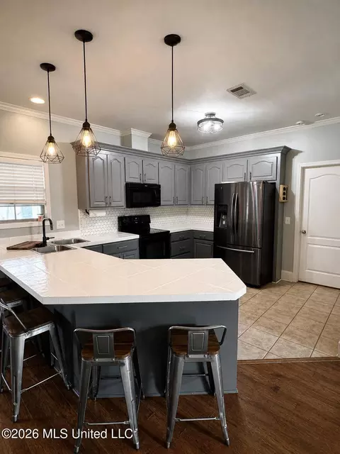 Kitchen - 332 Towne St, Brandon, MS 39042 photo 2 of 3