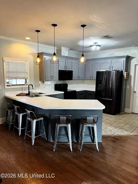 Kitchen - 332 Towne St, Brandon, MS 39042 photo 1 of 3