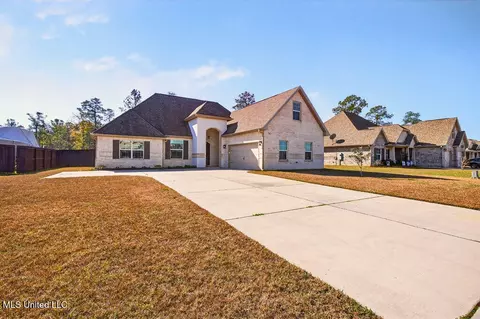 5827 Sylvester St, Ocean Springs, MS 39564