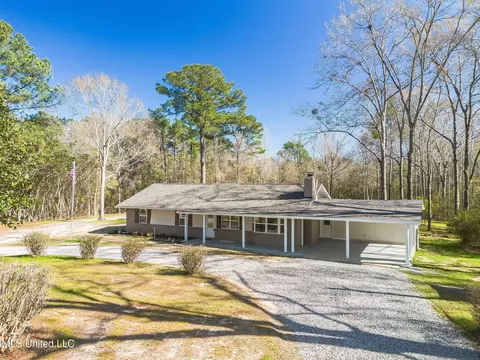 20502 Hill Top Rd, Saucier, MS 39574