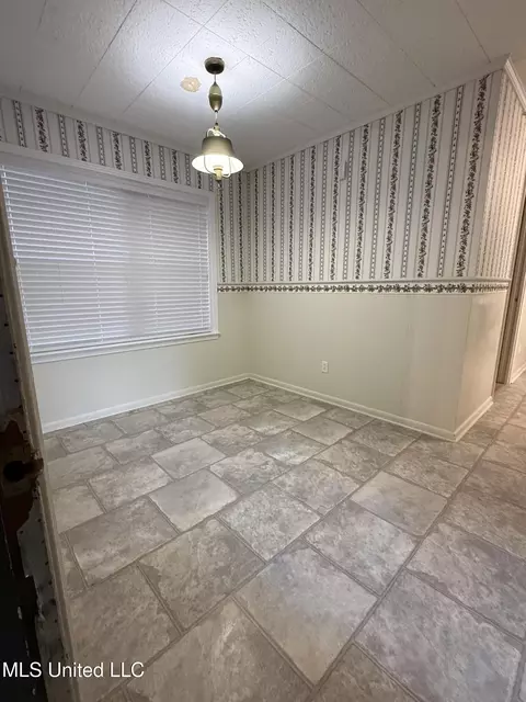 Dining - 1107 Kraner Ln, Brookhaven, MS 39601 photo 3 of 4