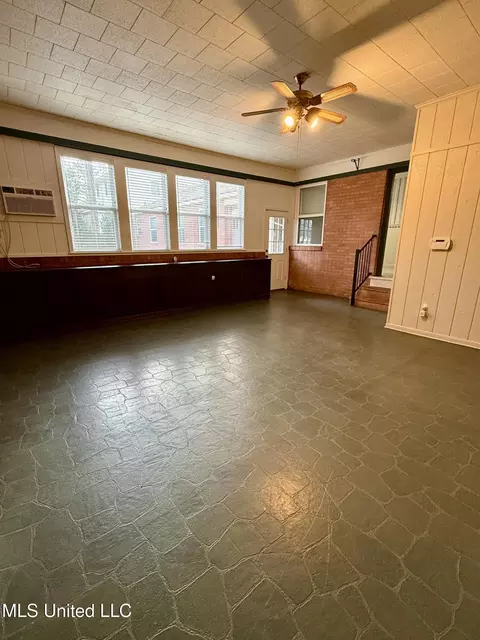 Living - 1107 Kraner Ln, Brookhaven, MS 39601 photo 7 of 7