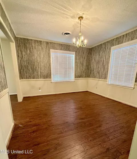 Dining - 1107 Kraner Ln, Brookhaven, MS 39601 photo 2 of 4