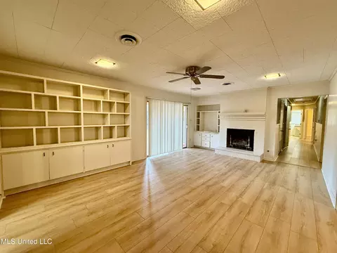 Living - 1107 Kraner Ln, Brookhaven, MS 39601 photo 4 of 7