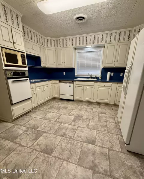 Kitchen - 1107 Kraner Ln, Brookhaven, MS 39601 photo 1 of 3
