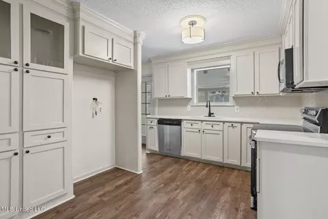 Kitchen - 1013 Normandy Dr, Clinton, MS 39056 photo 1 of 3