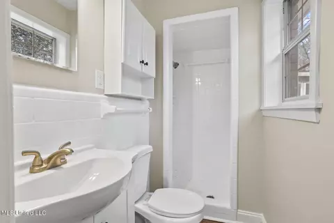 Bath - 1013 Normandy Dr, Clinton, MS 39056 photo 2 of 2