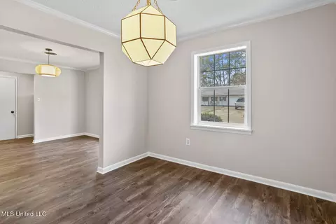 Living - 1013 Normandy Dr, Clinton, MS 39056 photo 2 of 5