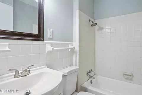 Bath - 1013 Normandy Dr, Clinton, MS 39056 photo 1 of 2