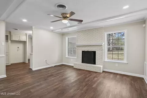 Living - 1013 Normandy Dr, Clinton, MS 39056 photo 4 of 5