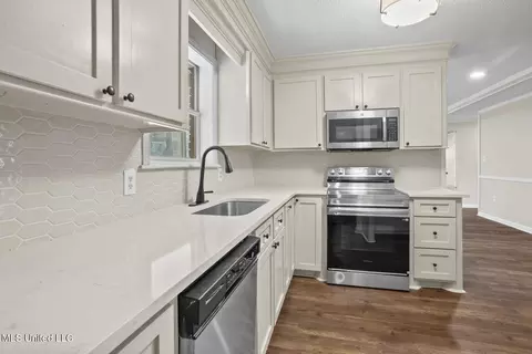 Kitchen - 1013 Normandy Dr, Clinton, MS 39056 photo 2 of 3