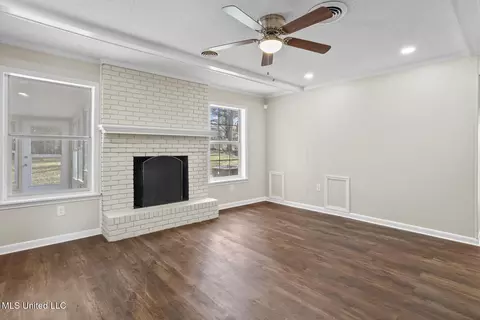 Living - 1013 Normandy Dr, Clinton, MS 39056 photo 3 of 5