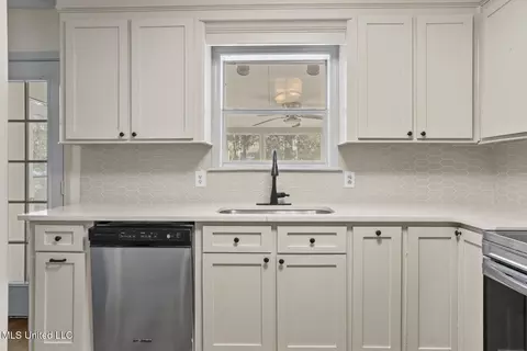 Kitchen - 1013 Normandy Dr, Clinton, MS 39056 photo 3 of 3