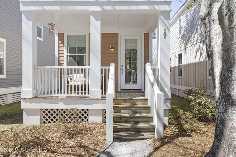 2207 Government St #17, Ocean Springs, MS 39564