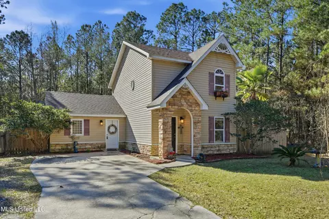 221 Music St, Waveland, MS 39576