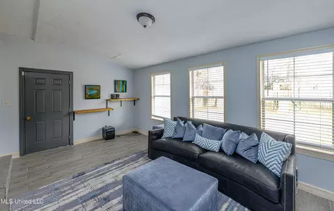 Living - 5854 Canton Park Dr, Jackson, MS 39211 photo 3 of 6