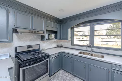 Kitchen - 5854 Canton Park Dr, Jackson, MS 39211 photo 1 of 2