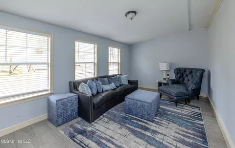 Living - 5854 Canton Park Dr, Jackson, MS 39211 photo 4 of 6