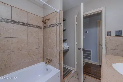 Bath - 5854 Canton Park Dr, Jackson, MS 39211 photo 1 of 2