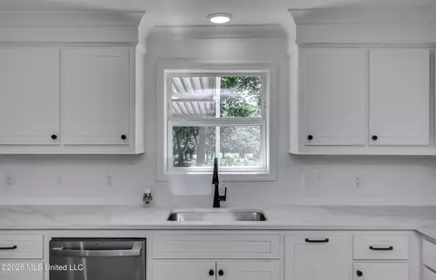 Kitchen - 110 Trickhambridge Rd, Brandon, MS 39042 photo 4 of 5